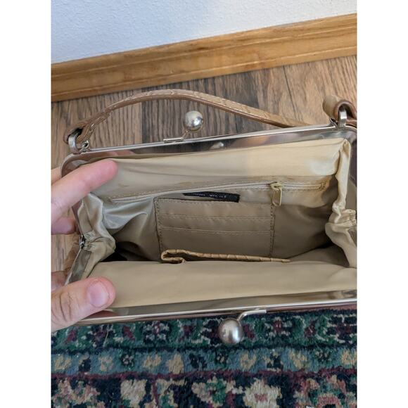 Nine west faux snakeskin hand bag purse snap closure - Picture 3 of 6